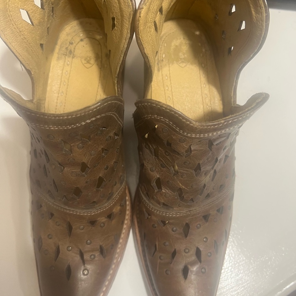 Ariat “Dixon” Studded Booties - Picture 2 of 5